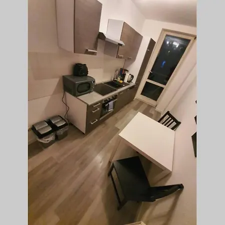 Apartment Zentrale Eg Mit Balkon